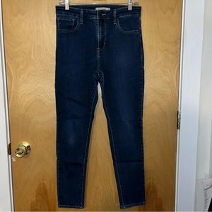 Levi’s 721 Dark Wash High-Rise Skinny Jeans 29”. EUC. Size 29/8